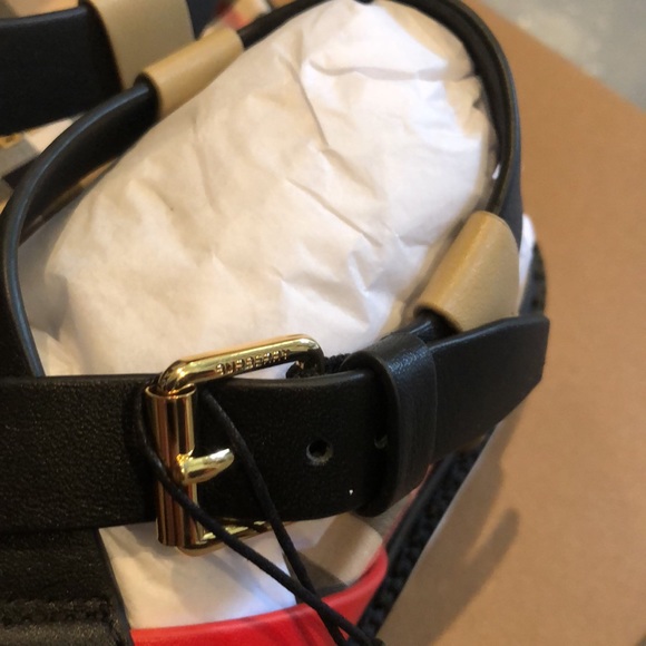 Burberry - Picture 3 of 7